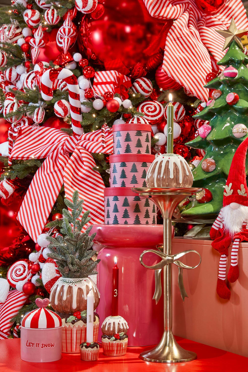 Beistelltisch aus goldfarbenem recyceltem Aluminium H57 25x57x25cm Aluminium Gold Mica Decorations Möbel Wohnzimmermöbel Couchtische