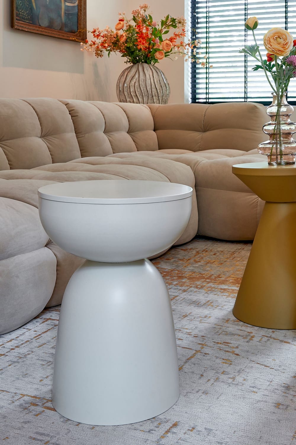 Beistelltisch aus cremefarbenem Metall D32 32x45x32cm Stahl Weiß Mica Decorations Möbel Wohnzimmermöbel Couchtische