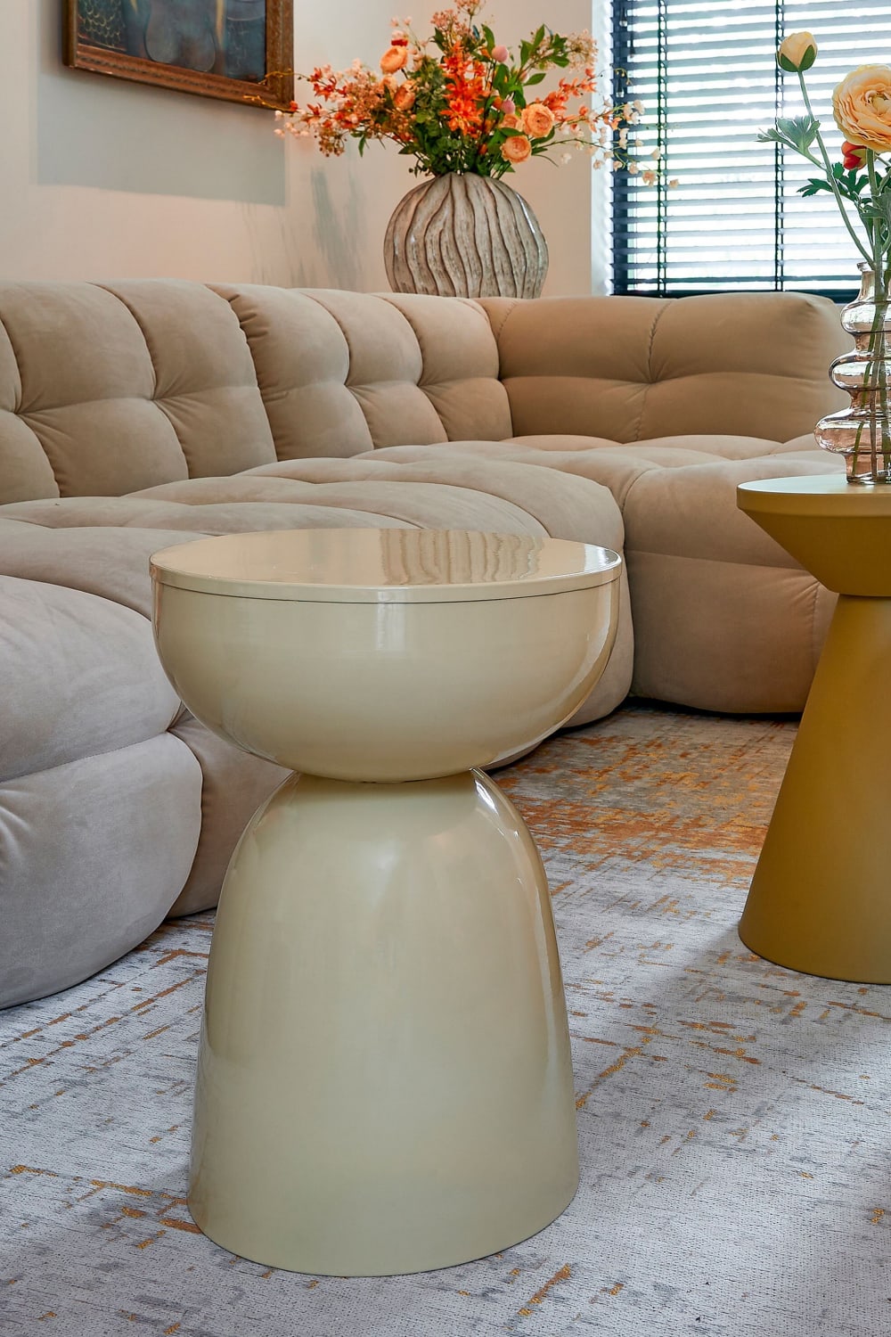Beistelltisch aus beigefarbenem Metall D32 32x45x32cm Stahl Beige Mica Decorations Möbel Wohnzimmermöbel Couchtische