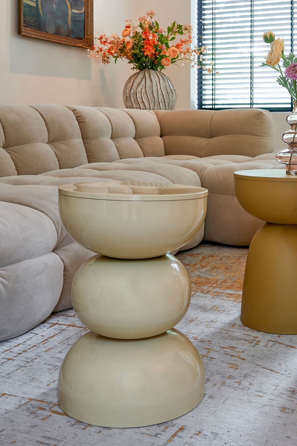 Beistelltisch aus beigefarbenem Metall D32 32x46x32cm Stahl Beige Mica Decorations Möbel Wohnzimmermöbel Couchtische