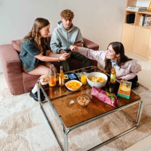 wohnli-moebel-suche-M25155915-1 Quadratischer Couchtisch (L 90 cm) aus Metall und braunem Glas 90x40x90cm Glas Braun Oviala Möbel Wohnzimmermöbel Couchtische