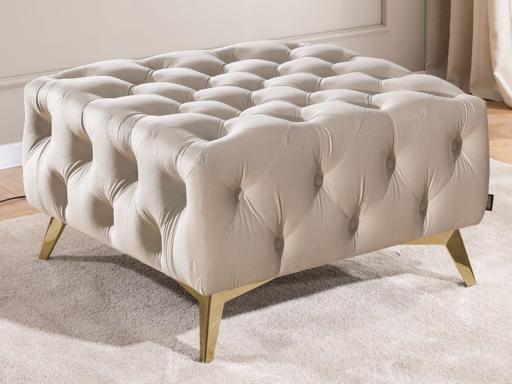 Chesterfield Fußhocker aus beigem Samt mit goldenen Füßen 80x45x80cm Holz Beige S-Style Sofas und Sessel Sessel, Poufs und Fußbänke Sitzsäcke