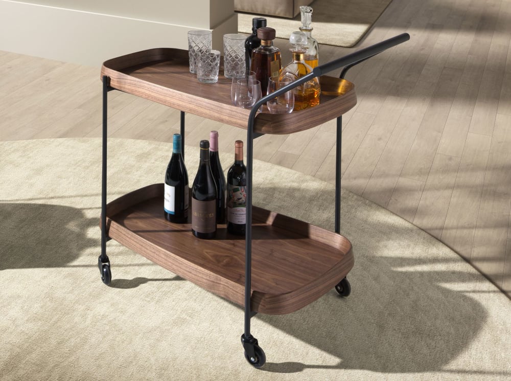 Minibar-Servierwagen aus Nussbaumholz und schwarzem Stahl 56x89x89cm Holz Braun Angel Cerda Möbel Küchenmöbel Kücheninseln & Servierwägen