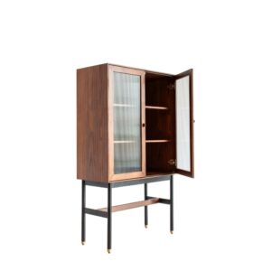 Wohnli Möbelsuche - Vitrine aus Riffelglas und Walnuss