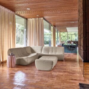 wohnli-moebel-suche-M26036827-1 5-Sitzer Ecksofa mit Bouclé-Bezug und Hocker beige 147x72x105cm Stoff Beige sweeek Sofas und Sessel Sofas Ecksofas