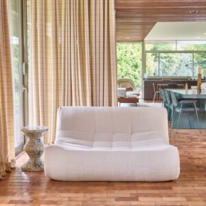wohnli-moebel-suche-M26037067-1 2-Sitzer Sessel mit strukturiertem Bouclé-Bezug weiß 137x72x105cm Stoff Weiß sweeek Sofas und Sessel Sofas 2-Sitzer-Sofas & 3-Sitzer-Sofas