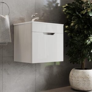 mit Waschbecken
