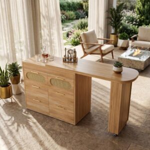 Naturholz und PE-Rattan