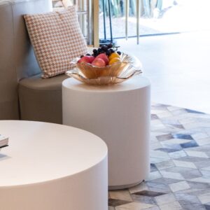wohnli-moebel-suche-M26152649-1 Beistelltisch aus Beton 45 x 45 x 51 cm 45x51x45cm Beton Weiß ELEMENTI Möbel Wohnzimmermöbel Couchtische