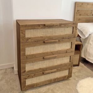 wohnli-moebel-suche-M26167045-1 Kommode aus Massivholz in Eichenoptik mit 4 Schubladen aus Raffia 80cm 80x95x42cm Holz Braun NATYAL Möbel Schlafzimmermöbel Kommoden