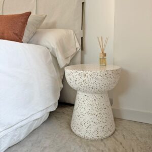 wohnli-moebel-suche-M26167507-1 Niedriger Beistelltisch-Hocker aus weißem Terrazzo D. 40 x 45 cm 40x45x40cm Naturstein Weiß NATYAL Möbel Wohnzimmermöbel Beistelltische