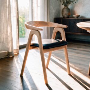 Stuhl aus hellem Gummibaumholz und schwarzem Kunstleder 55x73x54cm Holz Braun Maison Pavane Möbel Esszimmermöbel Stühle
