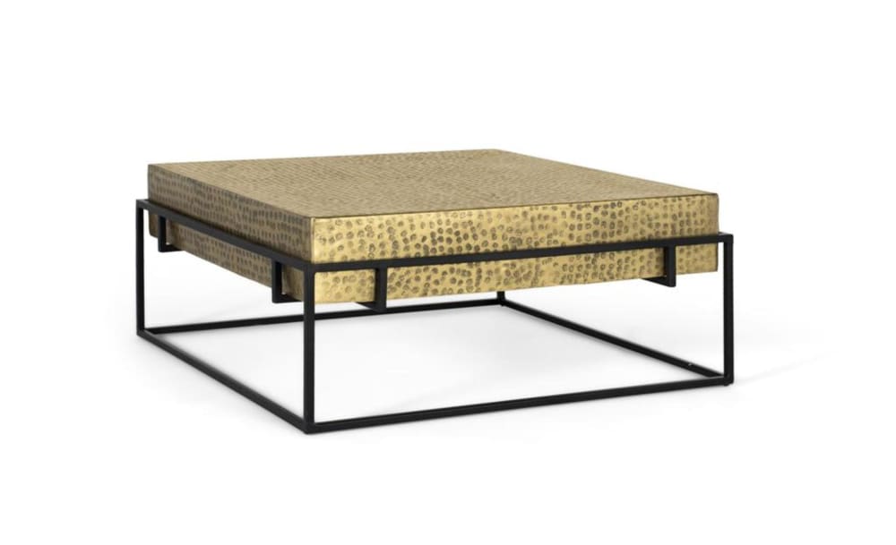 wohnli-moebel-suche-Quadratischer-Couchtisch-mit-goldener-Eisenstruktur Wohnli Möbelsuche - Quadratischer Couchtisch mit goldener Eisenstruktur